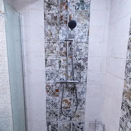 Apartman The Mews - Near Afi Mall *